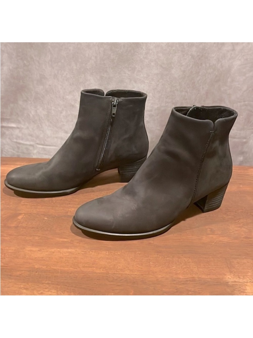 Ecco ankle low heel boots black Nubuck leather size 5